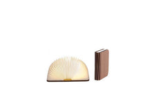 Afbeelding in Gallery-weergave laden, Boek lamp walnoot bruin - Lounge&Lifestyle