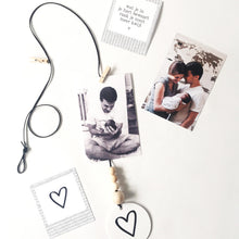 Afbeelding in Gallery-weergave laden, Foto/kaart hanger - Wat je in je hart bewaart - Lounge&Lifestyle