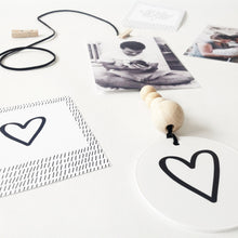 Afbeelding in Gallery-weergave laden, Foto/kaart hanger - Wat je in je hart bewaart - Lounge&Lifestyle