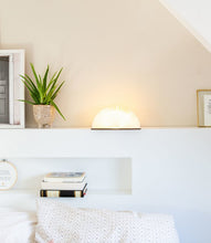 Afbeelding in Gallery-weergave laden, Boek lamp walnoot bruin - Lounge&Lifestyle