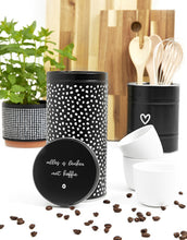 Afbeelding in Gallery-weergave laden, Koffieblik zwart wit met tekst 'Alles is leuker met koffie'