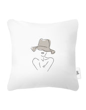 Afbeelding in Gallery-weergave laden, Buitenkussen - Lijntekening vrouw met hoed