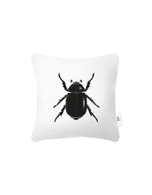 Afbeelding in Gallery-weergave laden, Buitenkussen - Wit met kever - Lounge&Lifestyle