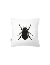 Afbeelding in Gallery-weergave laden, Buitenkussen - Wit met kever - Lounge&Lifestyle