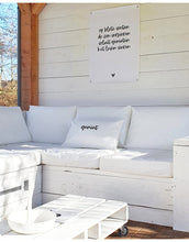 Afbeelding in Gallery-weergave laden, Buitenkussen - Wit met tekst 'Geniet' - Lounge&Lifestyle