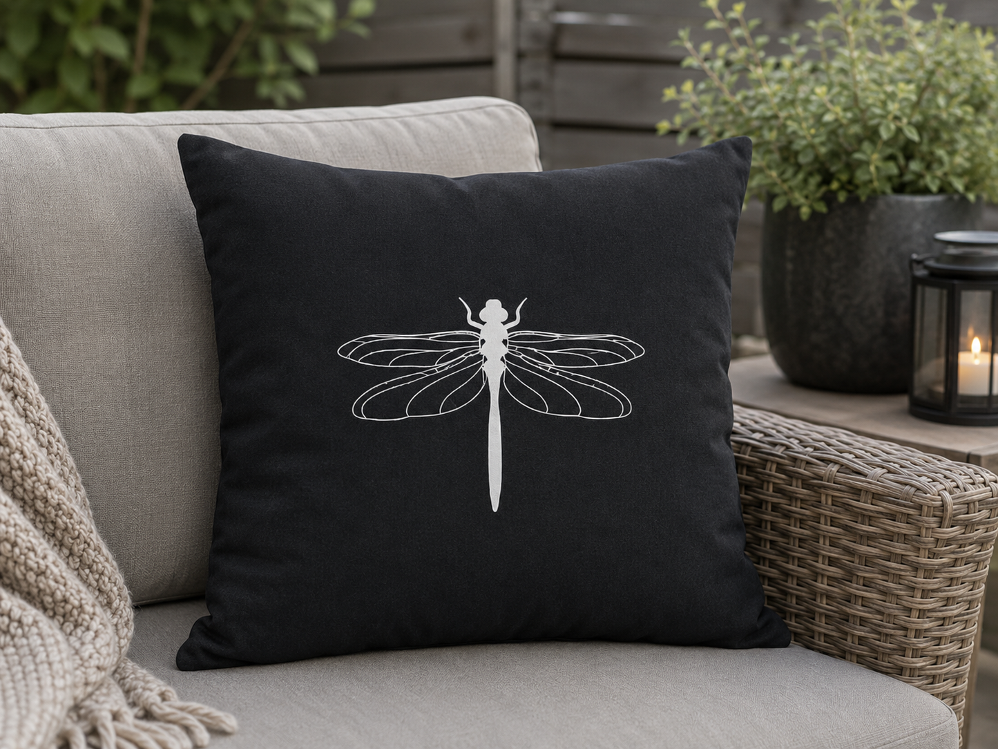 Sierkussen Libelle Zwart | Scandinavische Woondecoratie 40x40 cm