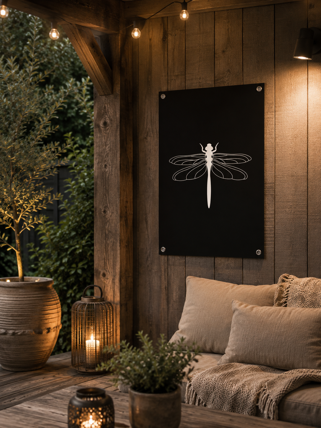 Tuinposter Witte Libelle op Zwarte Achtergrond | Buitenposter 60 x 80 cm