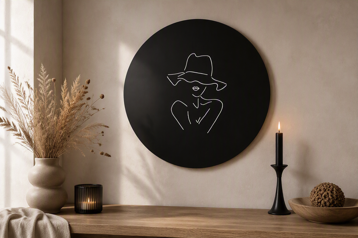 Muurcirkel Silhouet Vrouw Met Hoed | Zwarte Wanddecoratie 20 cm