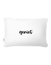 Afbeelding in Gallery-weergave laden, Buitenkussen - Wit met tekst &#39;Geniet&#39; - Lounge&amp;Lifestyle
